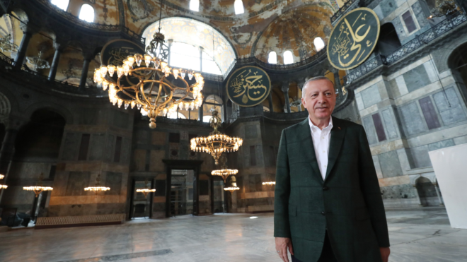 Президент Турции Эрдоган посетил собор Святой Софии, которому официально вернули статус мечети