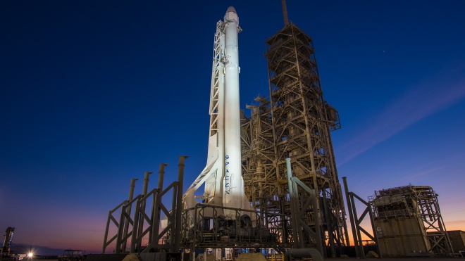 SpaceX оголосила дату запуску першої цивільної космічної місії