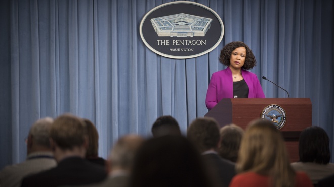 Вслед за министром обороны в США уволилась пресс-секретарь Пентагона