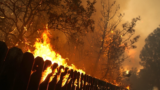 В Малибу объявили эвакуацию из-за лесных пожаров