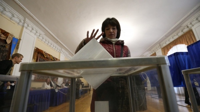 Напередодні другого туру виборів понад 250 тисяч українців змінили місце голосування