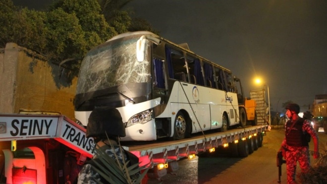 Рядом с пирамидами Гизы в Египте взорвали туристический автобус. Двое погибших