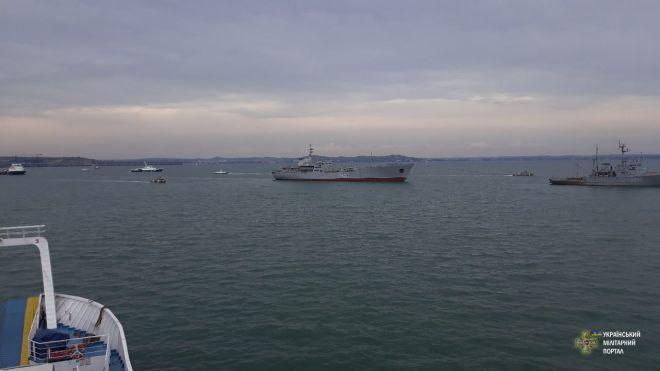 Корабли ВМС Украины прибыли в Мариуполь. Среди них — два артиллерийских катера