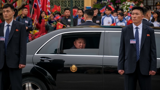 Ночью: Ким Чен Ын прибыл во Вьетнам, в Венесуэле задержали американских журналистов, дело Савченко-Рубана вернули в Киев