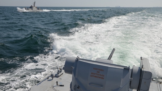 Российские катера обстреляли украинские корабли в районе Керченского пролива, есть раненый