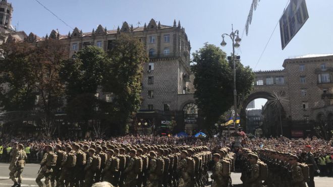 ЗСУ вперше в історії вітали парад гаслом «Слава Україні!»