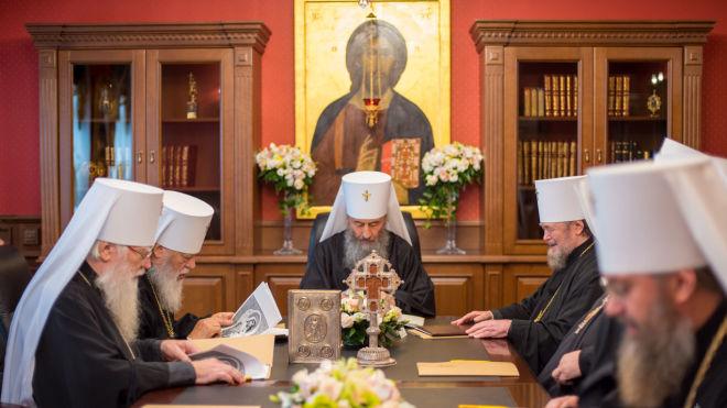 «Они нарушают мир между конфессиями». Синод УПЦ МП потребовал от экзархов Вселенского патриарха покинуть Украину