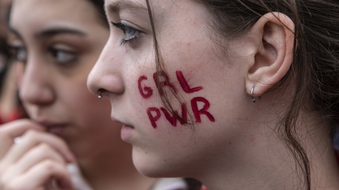 Против сексуального и расистского насилия. Накануне 8 марта по Милану прошли сотни студенток