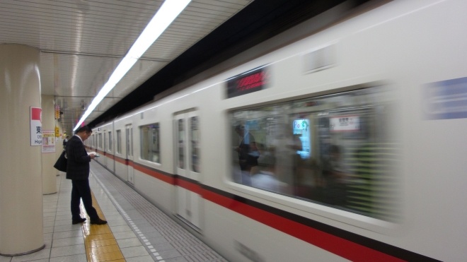 Токійське метро пропонує безкоштовну їжу. Потрібно лише відмовитися від поїздок у ранкові години пік