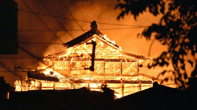 В Японии дотла сгорел 500-летний замок из списка памятников ЮНЕСКО
