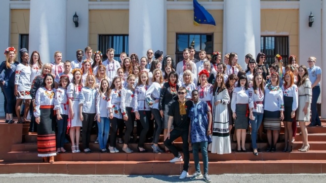 «Усі — нелегали». Іноземних студентів вишу в Кропивницькому можуть депортувати через фірму-рекрутера