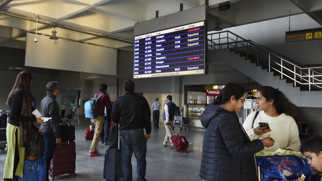 Индо-пакистанский конфликт: застрявших в аэропорту Дели украинцев разместили в отелях. Они вылетят завтра