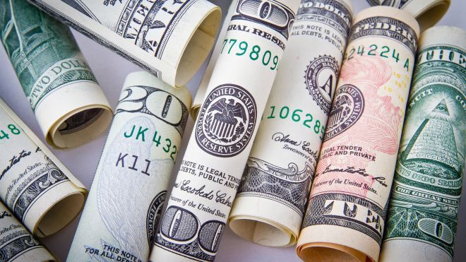 Доллар растет. Официальный курс резко увеличился до 28,05 грн, на межбанке валюта подорожала до 28,09 грн