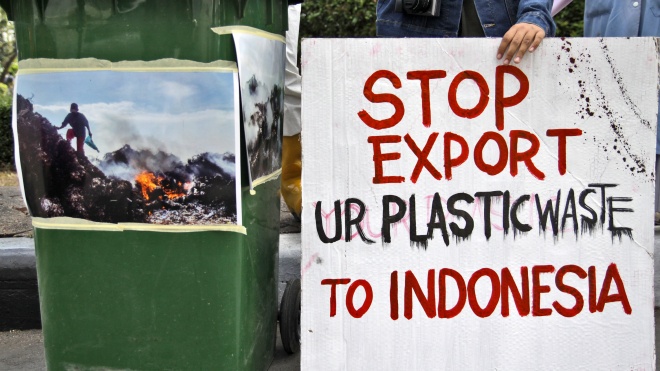 Индонезия вернула Франции и Гонконгу семь контейнеров с пластиком и токсичными отходами. На очереди — мусор из США, Австралии и Германии