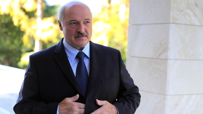 Лукашенко вважає, що коронавірус йому «підкинули». Однак відмовився називати, хто і де