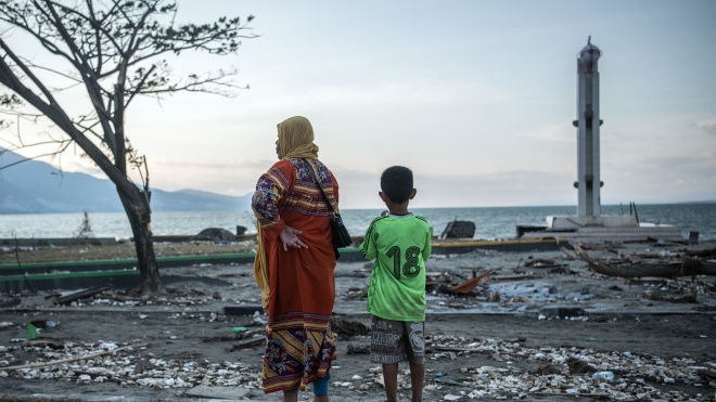 Количество жертв землетрясения и цунами в Индонезии превысило 800 человек. Курортный город Палу почти полностью разрушен
