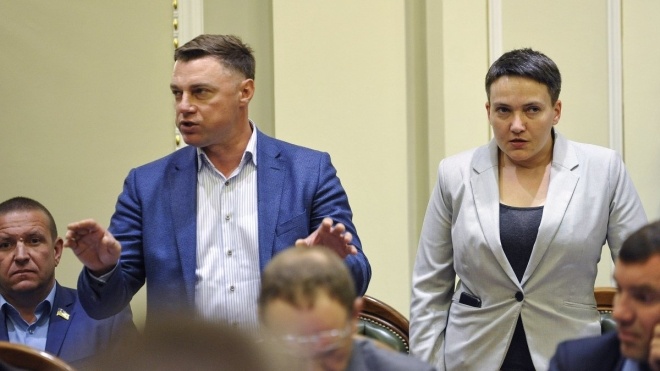 Нардепи Савченко і Купрій намагалися зірвати засідання погоджувальної ради. Вони вимагали розглянути питання інавгурації Зеленського