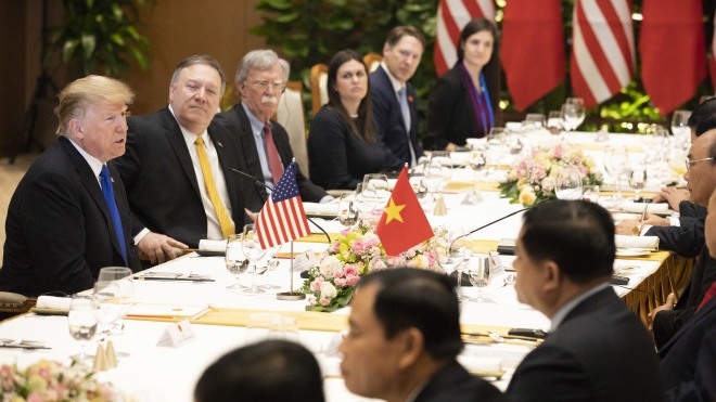 Трамп пояснив, чому перервався саміт у Ханої: Кім Чен Ин просив повністю зняти санкції