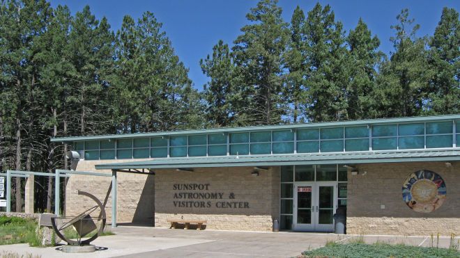 ФБР без пояснень закрило обсерваторію в Нью-Мексико. Конспірологи говорять про спалах на Сонці і прибульців