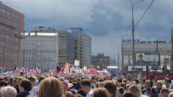 В Москве устроили массовый протест из-за недопуска оппозиционеров к выборам