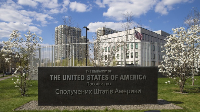 Попри загрозу російських ударів, американські дипломати залишаться в Києві
