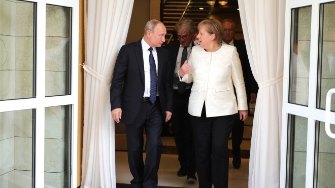 Путін заявив Меркель, що готовий продовжувати роботу в «нормандському форматі»