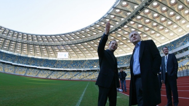 Президенту «Динамо» Суркісу заборонили приходити на три наступні гри клубу. Це покарання за конфлікт на матчі з «Арсеналом»
