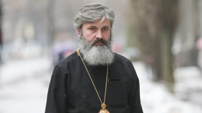 В анексованому Криму архієпископу ПЦУ Клименту принесли постанову про знесення храму
