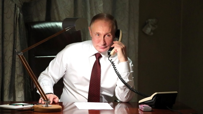 Лукашенко, как и обещал, позвонил Путину из-за протестов в Беларуси