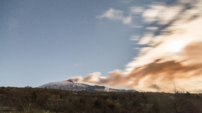Извержение вулкана Этна. На Сицилии произошло землетрясение, есть разрушения и пострадавшие