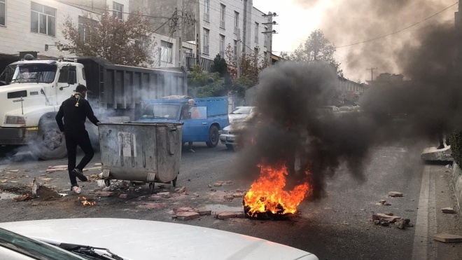 В Иране вспыхнули протесты из-за повышения цен на топливо. Минимум один человек убит