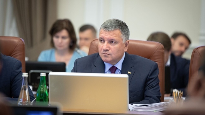Аваков снова попросил у Кабмина деньги из коронавирусного фонда на доплаты в МВД. 4,6 миллиарда уже почти потратили