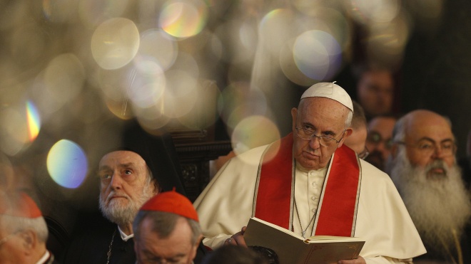 Папа Римський у різдвяному зверненні попросив миру для України