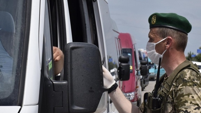 Уряд розширив перелік іноземців, яким дозволено вʼїзд в Україну. Але заборонив транзит