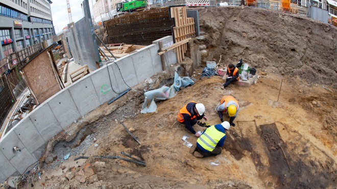В Магдебурге при строительстве тоннеля на вокзале нашли 30 скелетов. Они могут принадлежать жертвам Тридцатилетней войны