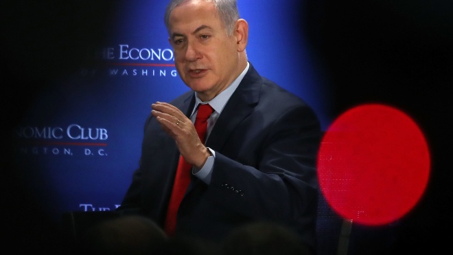 Генпрокуратура Израиля подозревает Нетаньяху в коррупции. В ответ премьер пообещал оставаться на своем посту «еще много лет»