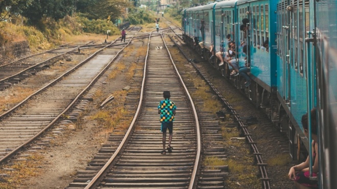 В Індії 3000 км залізниці відгородять бетонним парканом, щоб люди не гинули під колесами поїздів
