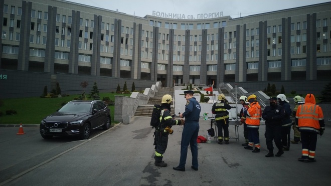 В Петербурге произошел пожар в больнице с больными COVID-19. Подозревают, что загорелся аппарат ИВЛ