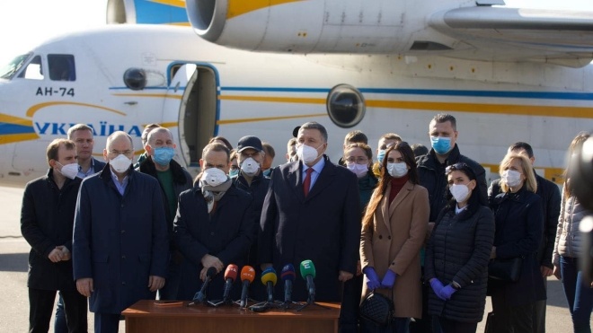 20 лікарів уже вилетіли до Італії. Україна ще відправить спецвантаж дезінфекторів