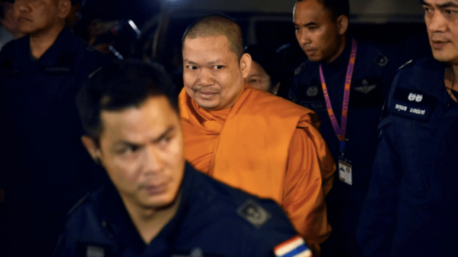 У Таїланді засудили до 114 років колишнього буддійського ченця. Він видурив у паломників мільйони доларів на статую Будди і купив приватний літак