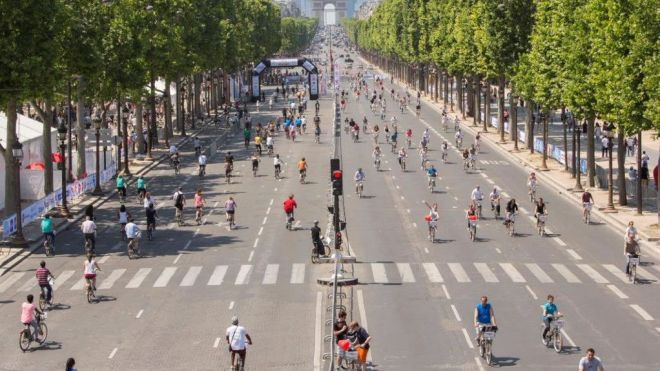 У Парижі та Брюсселі на цілий день заборонили рух автомобілів. Міста перетворилися в царство пішоходів і велосипедистів