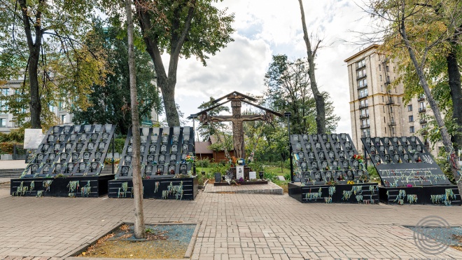 У Києві демонтують меморіал Героям Небесної Сотні