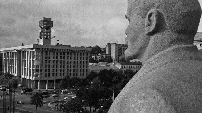 27 років тому на Майдані в Києві знесли статую Леніна. Ось як змінювався вигляд площі протягом 150 років