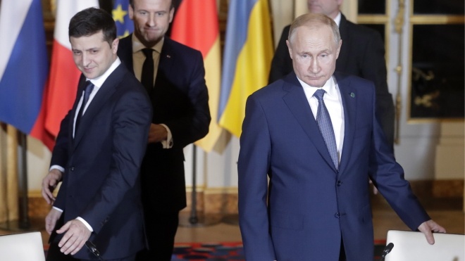 Зеленский и Путин завершили переговоры тет-а-тет. Встреча продолжалась около часа
