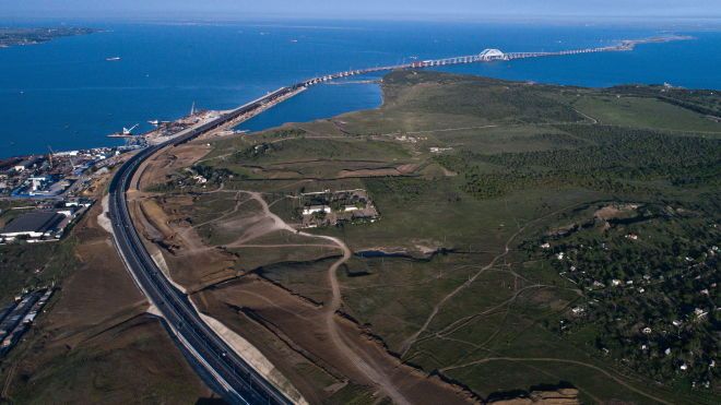 Построенный Россией Керченский мост смещается. МинВОТ показало снимки из космоса