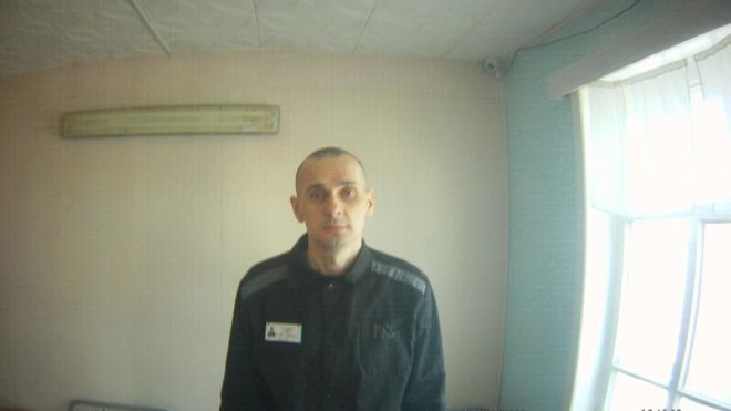 Омбудсмен Денисова показала фото Сенцова из тюрьмы