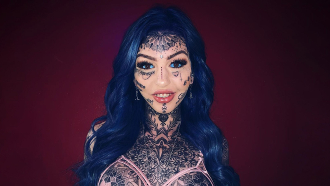 Австралийка чуть не ослепла из-за татуировок на глазах. Она выкрасила глазные яблоки в голубой цвет 