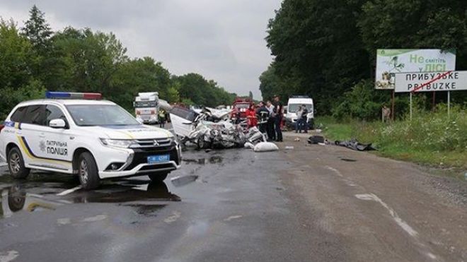 В Україні за один день сталося чотири аварії з масовою загибеллю людей. Влада посилює контроль швидкості на дорогах
