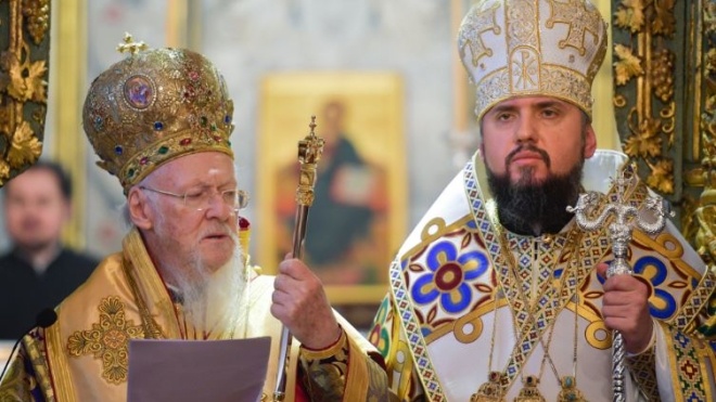 У Стамбулі митрополиту Епіфанію вручили Томос про автокефалію ПЦУ