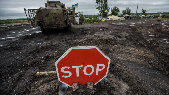 На Донбасі підірвався автомобіль з українськими військовими